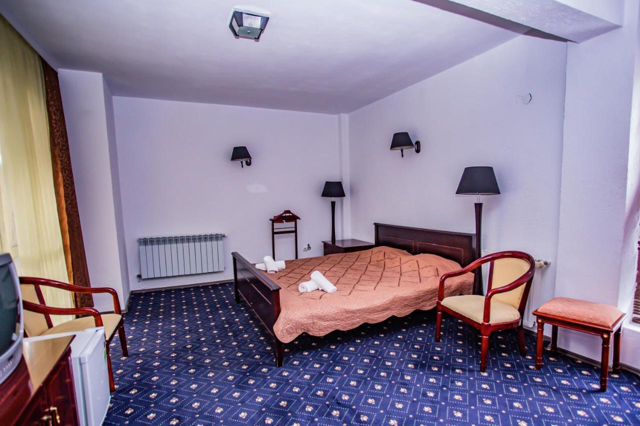 Casa Octavian Hotel Sucevita Kültér fotó