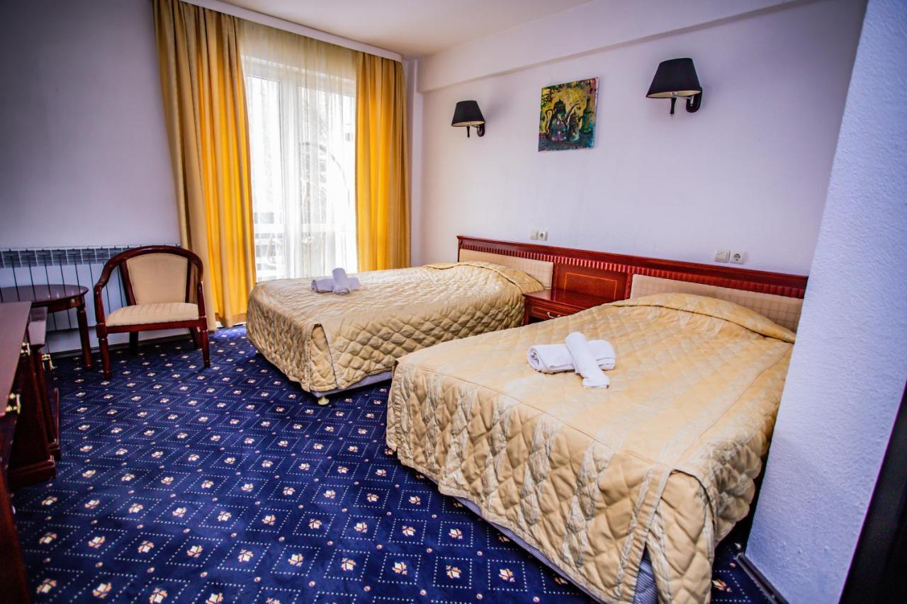 Casa Octavian Hotel Sucevita Kültér fotó