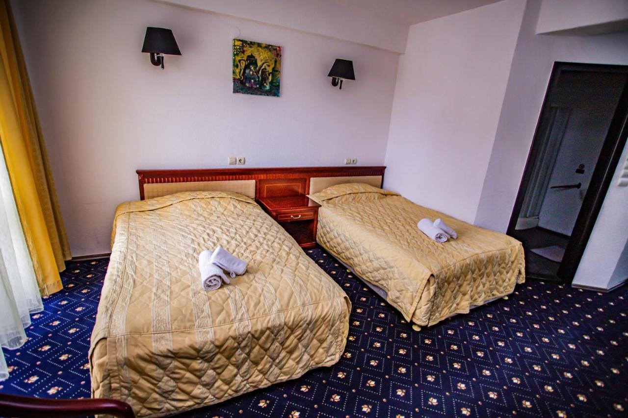 Casa Octavian Hotel Sucevita Kültér fotó