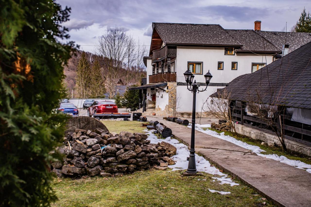 Casa Octavian Hotel Sucevita Kültér fotó