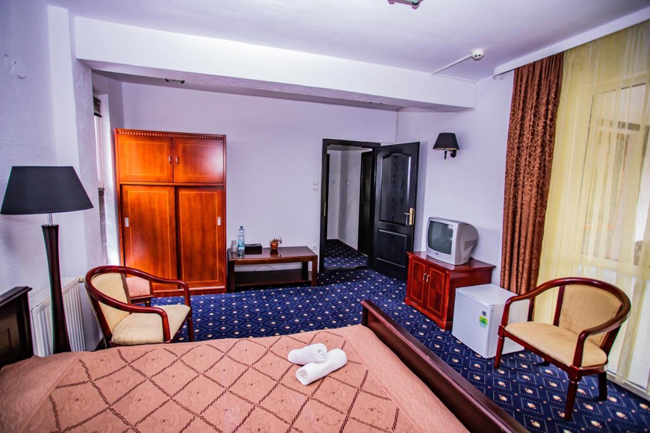 Casa Octavian Hotel Sucevita Kültér fotó