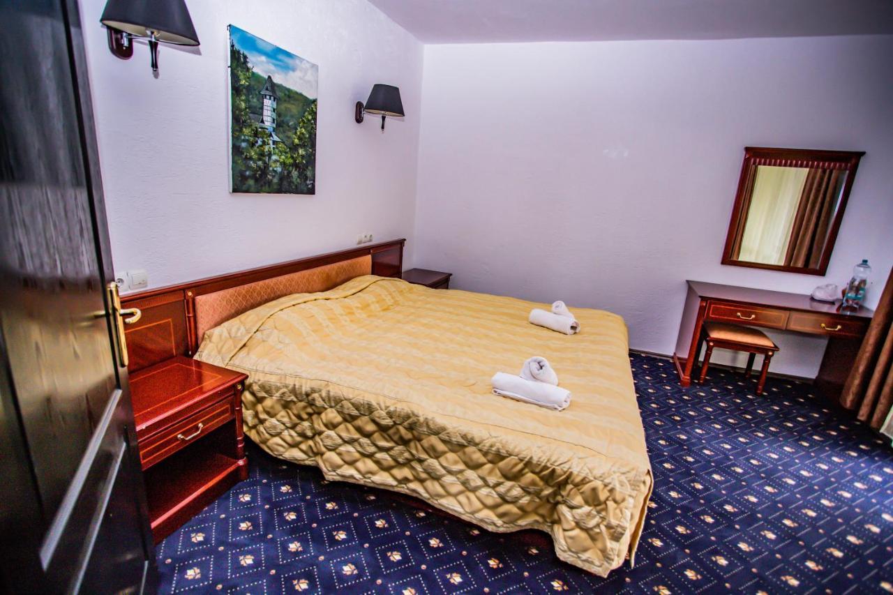 Casa Octavian Hotel Sucevita Kültér fotó