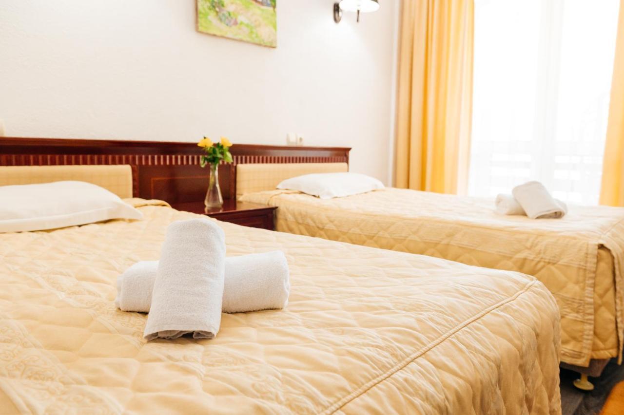 Casa Octavian Hotel Sucevita Kültér fotó