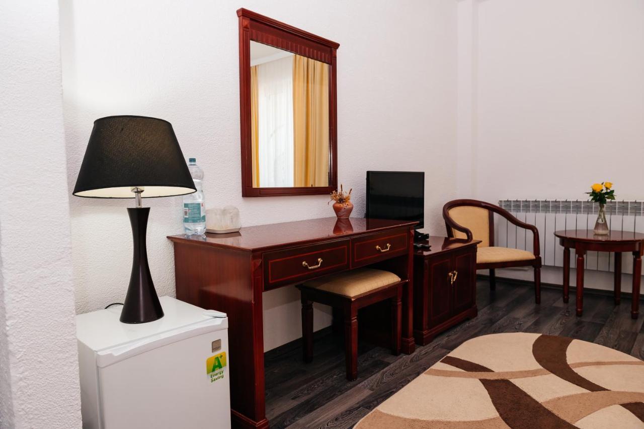 Casa Octavian Hotel Sucevita Kültér fotó