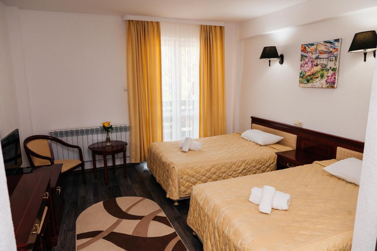 Casa Octavian Hotel Sucevita Kültér fotó
