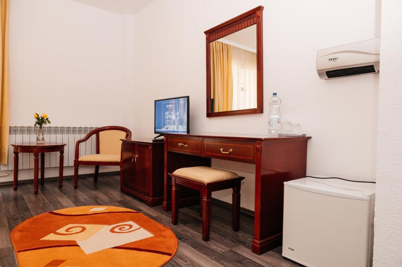 Casa Octavian Hotel Sucevita Kültér fotó