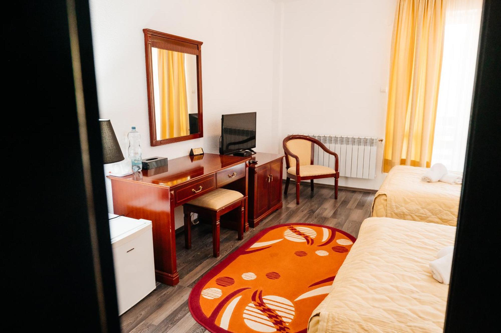 Casa Octavian Hotel Sucevita Kültér fotó