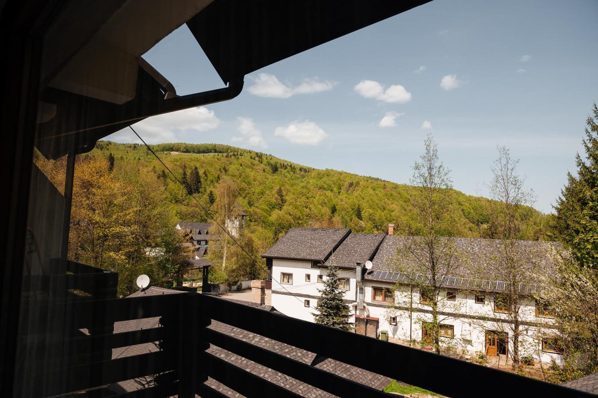 Casa Octavian Hotel Sucevita Kültér fotó