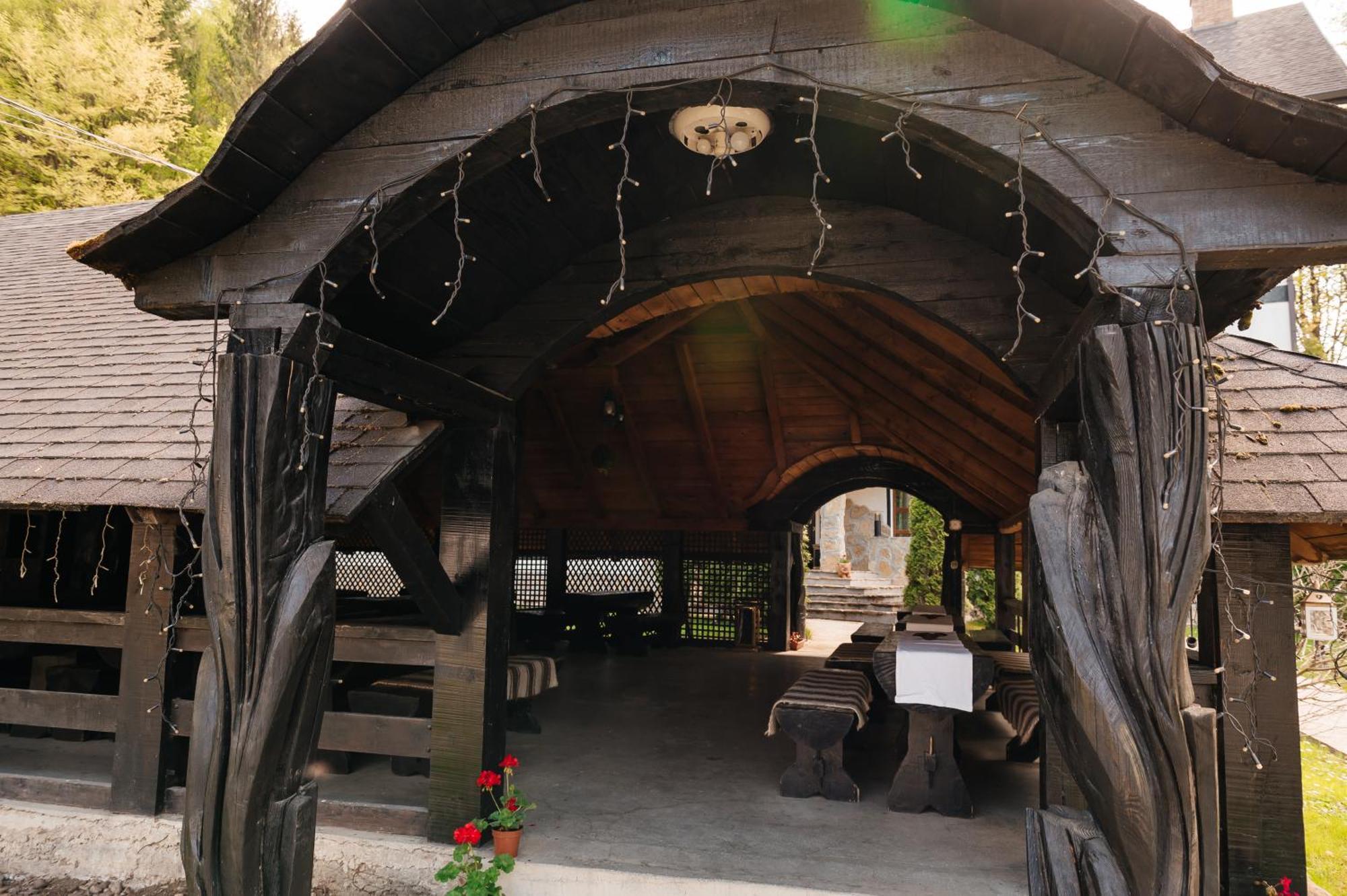 Casa Octavian Hotel Sucevita Kültér fotó
