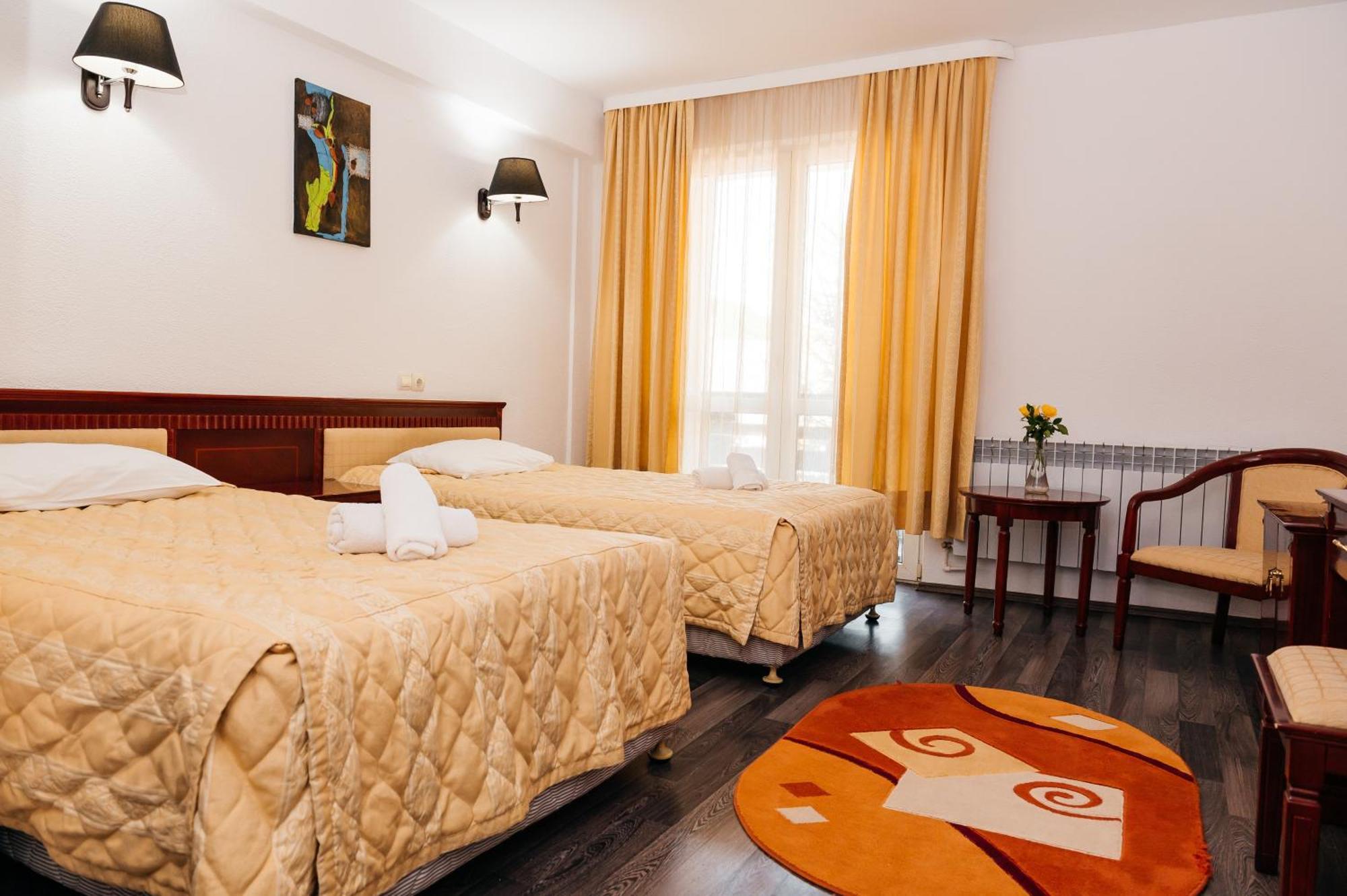 Casa Octavian Hotel Sucevita Kültér fotó